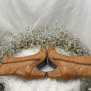 Cinderella Vintage Tan Leather Heeled Booties w/ Contract Whipstiching #0215